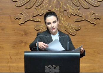 Pezullohen fluturimet për sot. Në proces një plan rifillimi, por nuk dihet kur