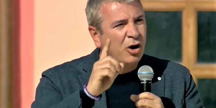 Gjiknuri i përgjigjet Metës: “U themi atyre plangprishësve nga Tirana, mos e kruani me Vlorën. Vlora  është pro paqes, pro zhvillimit”