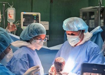 Lind fëmijën me covid-19. E reja dhe foshnja jashtë rrezikut për jetën