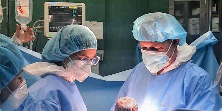 Lind fëmijën me covid-19. E reja dhe foshnja jashtë rrezikut për jetën