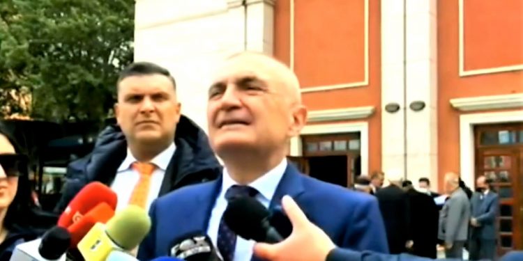 Meta thirrje nga Vlora: “Ftoj të rinjtë të nxitojnë drejt kutive të votimit. Vlora e vlonjatëve…”