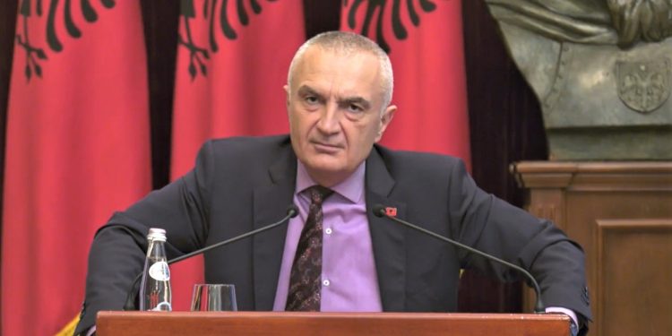 Patronazhimi/ “Që tani e tutje ti je në besën time!”. Meta i ofron mbrojtje kanunore qytetarit dhe kërcënon Ramën