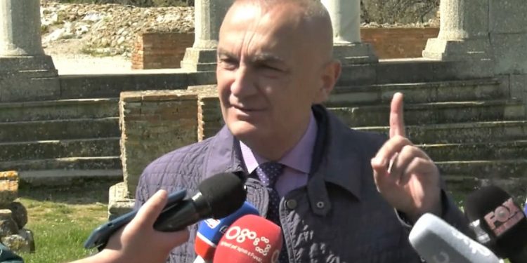 Meta paralajmëron Ramën dhe Gjiknurin nga Apollonia: “Deri më 26 do jem në Vlorë. Të bëjnë kujdes, se me Vlorën nuk bëhet shaka”