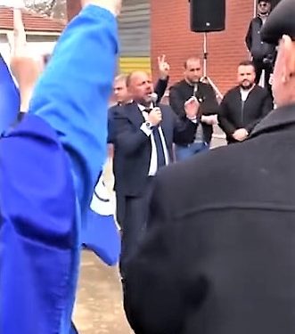 “Çdo person i dyshimtë që lëviz në lagjet tuaja, mjafton një telefonatë dhe do ta pësojë njësoj si ai i Elbasanit!”. Deklarata e Mziut, që shokoi opinion publik