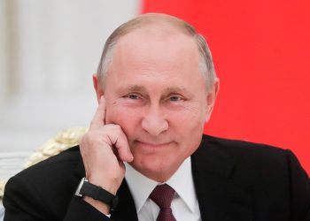 Putin firmos ligjin që mund ta mbajë si  President deri më 2036-n