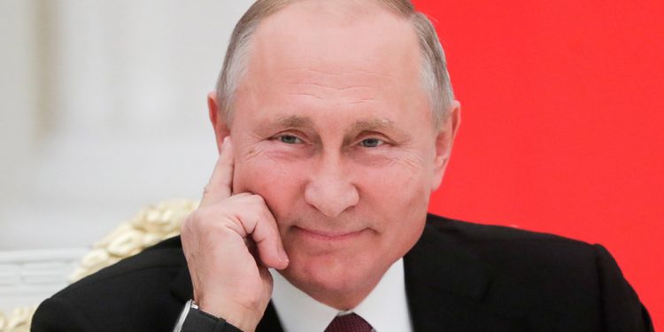 Putin firmos ligjin që mund ta mbajë si  President deri më 2036-n