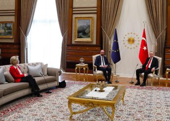 Von der Leyen deklaron se u lëndua nga trajtimi i Erdoganit: “S’gjej justifikim nëpër traktatet europiane. Them se ndodhi ngaqë isha grua”