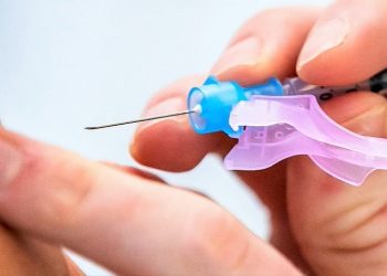 Studimi amerikan: “Kush vaksinohet, mund të shkojë në restorant”