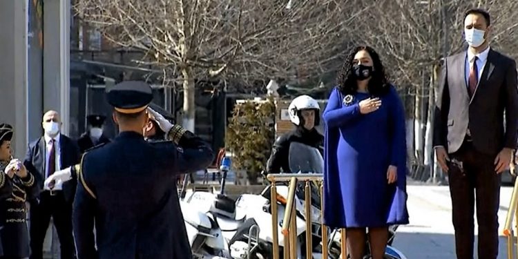 Vjosa Osmani merr detyrën si Presidente e Kosovës (foto)