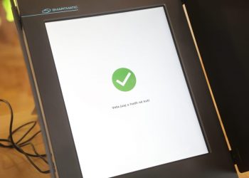 KQZ simulon votimin elektronik. Celibashi: “Pajisja ofron të gjitha garancitë” (video)