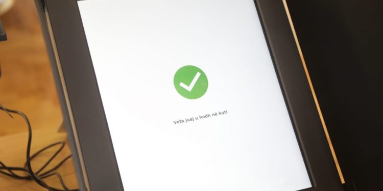 KQZ simulon votimin elektronik. Celibashi: “Pajisja ofron të gjitha garancitë” (video)