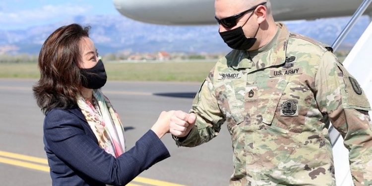 Yuri Kim njofton mbërritjen e 800 trupave amerikane të hënën: “Ne jemi Nato!”