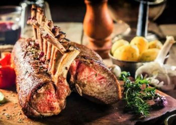 Pjata e Pashkës/ Brinjë qingji në furrë, me patate