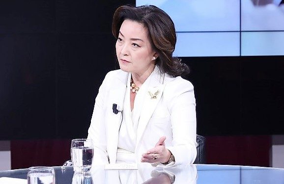 Yuri Kim thirrje shqiptarëve: “Mos ua shisni votën kriminielëve”