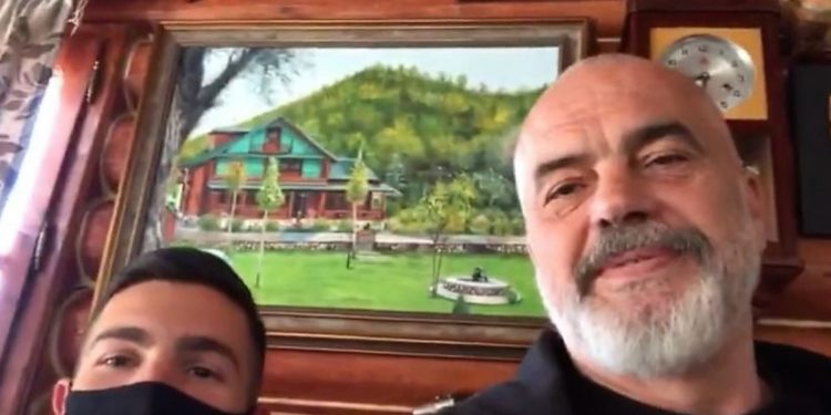 Rama  nga Kolonja: “Hajdeni në zonën e Olta Xhaçkës, se do mahniteni” (video)