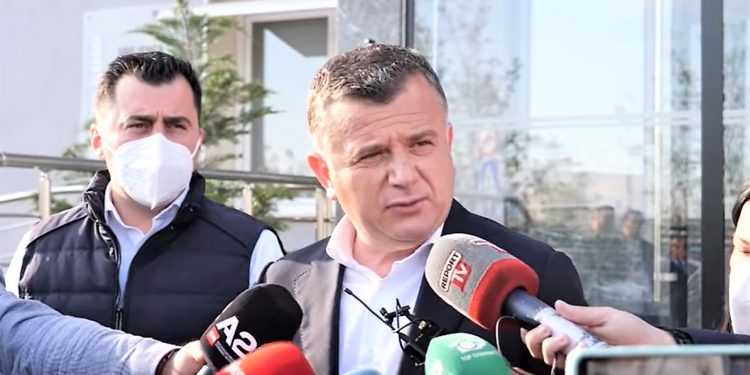 Vrasja elektorale në Elbasan/ Taulant Balla: akt i rëndë i inskenuar nga Partia Demokratike. Fugonat me paramilitarë ardhur në Elbasan, po tmerrojnë qytetarët