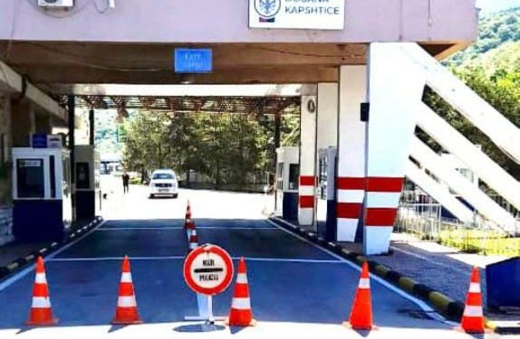 Kapshtica drejt Greqisë e hapur vetëm për punonjësit sezonalë. Orari i kufizuar