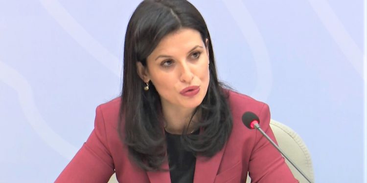 Mbrojtja e territorit/ Gjonaj: “Kush ndërton pa leje, futet në listë të zezë. Nuk lejohet të ndërtojë për 5 vjet, i konfiskohet prona”