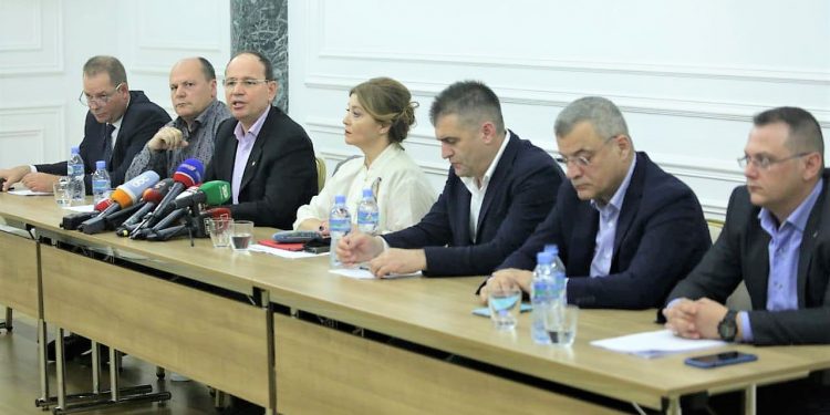 “Për PD”, grupi që fton demokratët  të mblidhen rreth principeve,  jo rreth personave: “Dorëheqja e parevokueshme e Bashës i detyrohet Partisë”