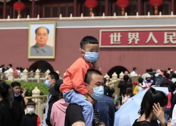 Kina shënon numrin më të ulët të lindjeve qysh prej viteve ‘60. Merr vendimin t’u lejojë çifteve deri në tri fëmijë