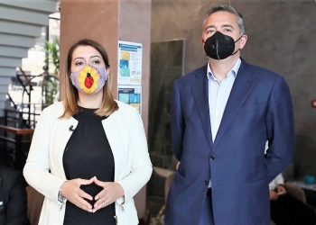 Nis vaksinimi i stafeve të  hoteleri-turizmit.  Manastriliu: “Përfundojnë në fund të majit. Vijojmë me dezinfektimin dhe praninë  e qendrave shëndetësore verore në gjithë zonat turistike”