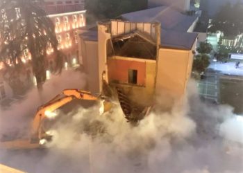 Përshpirtje për Teatrin/ Nuk u prish një godinë, u shua një identitet kulturor kombëtar. Nga Albana Nexhipi Lekaj