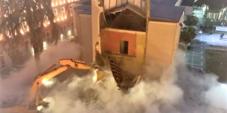 Përshpirtje për Teatrin/ Nuk u prish një godinë, u shua një identitet kulturor kombëtar. Nga Albana Nexhipi Lekaj