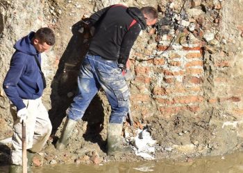 Berisha akuza për prishjen e murit 2000 vjeçar në Durrës: “Barbari me fytyrë Edvini…”