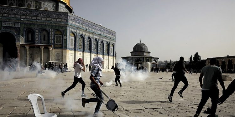 Lindja e Mesme/ Tensione të forta mes Izraelit dhe Palestinës. Hamasi dekralon se grupet e rezistencës do vazhdojnë ta mbrojnë Jeruzalemin. Netanjau u përgjigjet se do ta paguajnë shtrenjtë (foto)