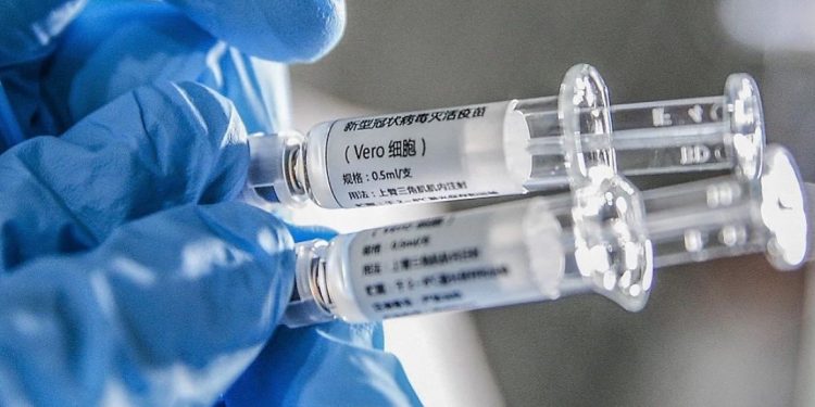 OBSH: Vaksina Sinovac e efektshme deri tek të 60-at. I mungojnë të dhëna mbi pasojat e rënda të mundshme