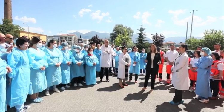 “Shefqet Ndroqi” i kthehet rutinës. Mbyllet si spital kovid