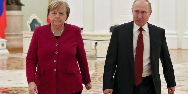 Merkel: “Dialogu me Rusinë sfidë e madhe për ne, por nëse SHBA ruan dialogun me të, është e rëndësishme të bëjmë njësoj”