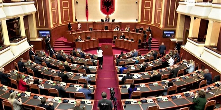 Parlamenti miraton raportin përfundimtar të Komisionit Hetimor për shkarkimin e Metës