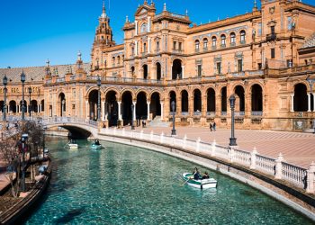 Pushimet e verës, Spanja hap dyert për shqiptarët. Ja ç’duhet të kenë me vete