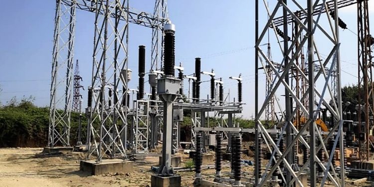 Bëjnë ndërhyrje të kundraligjshme në rrjet, ndahen nga jeta dy elektricistë në Fier