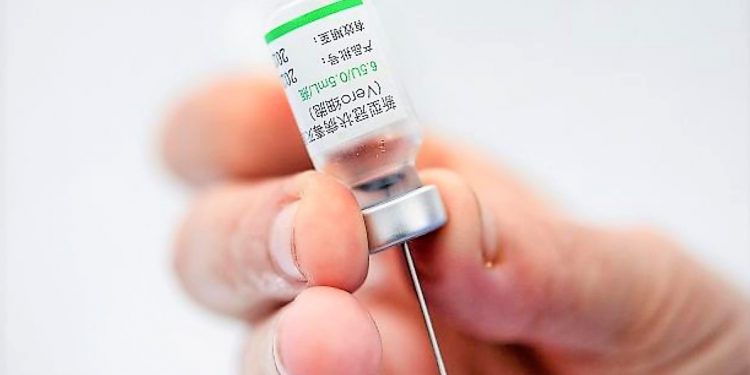 OBSH-ja miraton vaksinën kineze Sinovac. Nuk rekomandon kufij fundor moshe