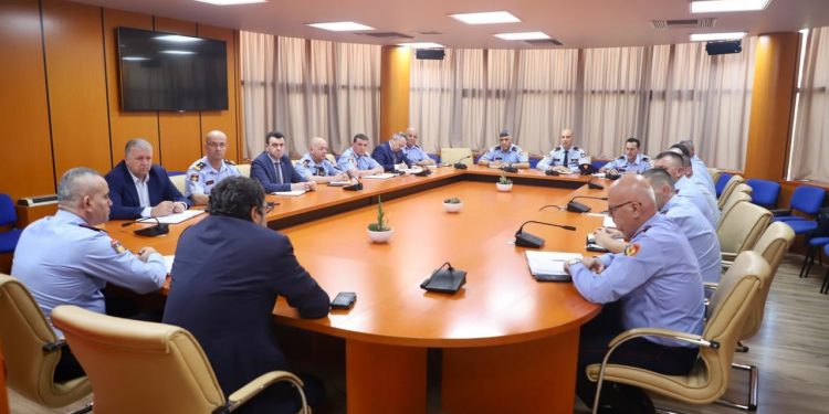 Reformimi i Policisë së Shtetit/ Ministri Çuçi takim me “drejtorët e rinj”
