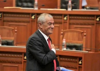 Ruçi e mbyll me politikën. Sot dita e fundit në Kuvend