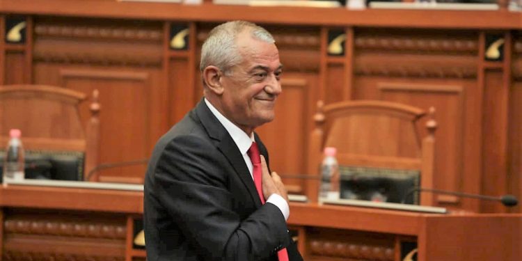 Ruçi e mbyll me politikën. Sot dita e fundit në Kuvend