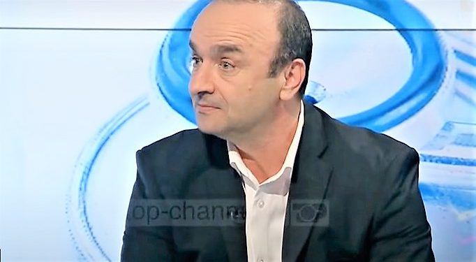 Kirurgu Torba hap petët e lakrorit në shëndetësinë publike. Pranon se po të mos merrnin dhurata e bakshishe, mjekët nuk do rrinin të punonin në spital