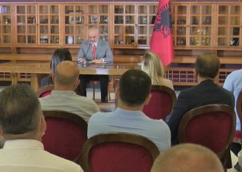 Prokurimet publike, Rama kryebashkiakëve të rretheve: “Në SPAK të gjithë ata që bëjnë prokurime publike me negocim, pa shpallje. Do vlerësoheni nga performanca”