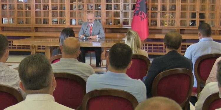 Prokurimet publike, Rama kryebashkiakëve të rretheve: “Në SPAK të gjithë ata që bëjnë prokurime publike me negocim, pa shpallje. Do vlerësoheni nga performanca”