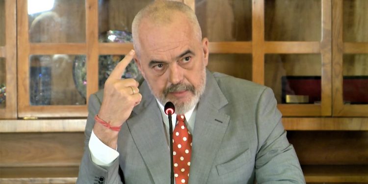 Rama mbledh krerët e Bashkive në Kryeministri: “Ju thirra t’i vini gishtin kokës! Kush luan me taksat e shqiptarëve, kush fut duart në xhepin e tyre, është thjesht i vetëm me avokatin para drejtësisë”