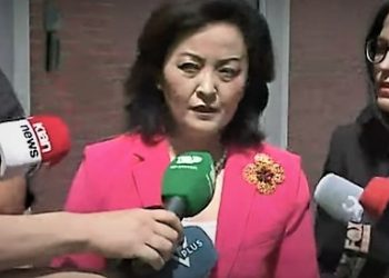 Yuri Kim takon Bashën. Dyshohet se i ka kërkuar që Berisha të mos jetë më në Parlament