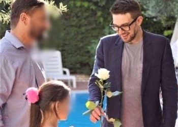 Alex Soros takohet me refugjatët afganë në Shqipëri: “Qendrueshmëria e tyre, absolutisht mbresëlënëse”