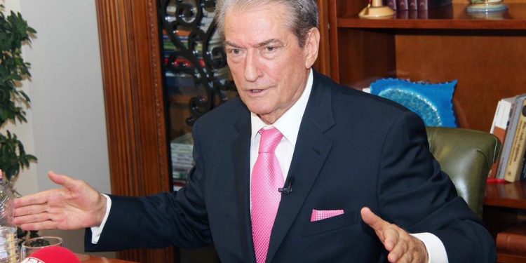 Berisha nuk tërhiqet`, dorëzon padinë ndaj Blinkenit:  “Mbroj dinjitetin tim.  Kërkoj transparencë përpara shqiptarëve që më kanë votuar për 30 vjet”