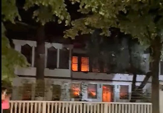 Digjen Sarajet e Toptanit, Veliaj vendos t’i ruajë 24 orë: “Ta harrojnë që aty do ketë ndërtim. Do shpallen “Shtëpi Muze”