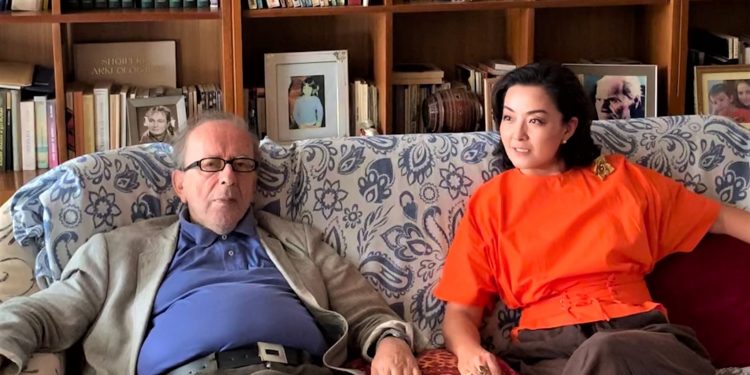 Yuri Kim takon Kadarenë. E cilëson si një prej mendimtarëve më të mëdhenj evropianë