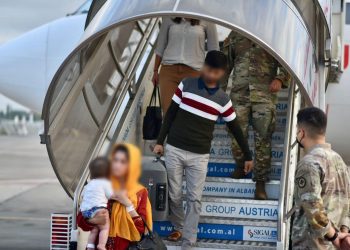 Rama numëron afganët sikur vaksinat anti-covid.  Shkon në 457 numri i të ardhurve në vend