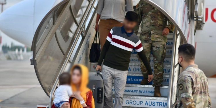 Rama numëron afganët sikur vaksinat anti-covid.  Shkon në 457 numri i të ardhurve në vend